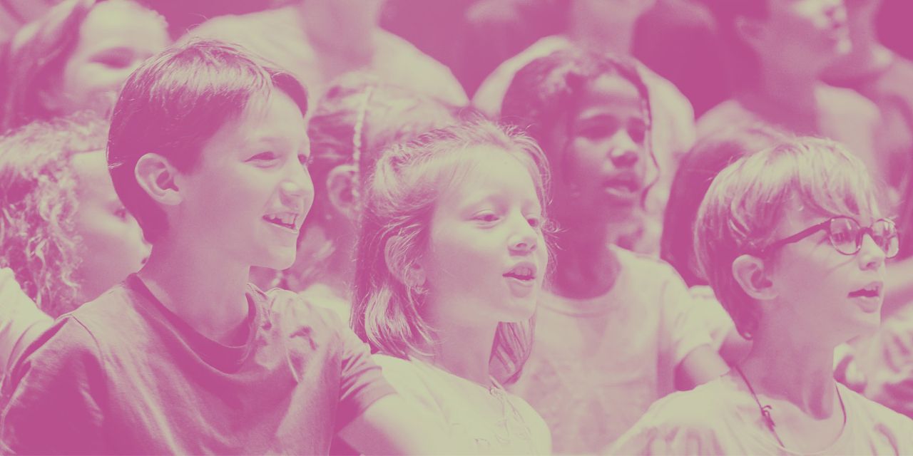 Kinder singen im Chor